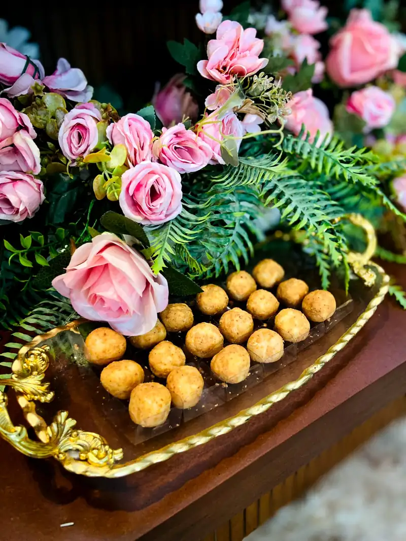 Brigadeiros tradicionais — bandeja com doces