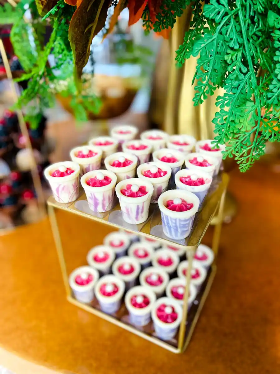 Copinho Mesclado com recheio de frutas vermelhas