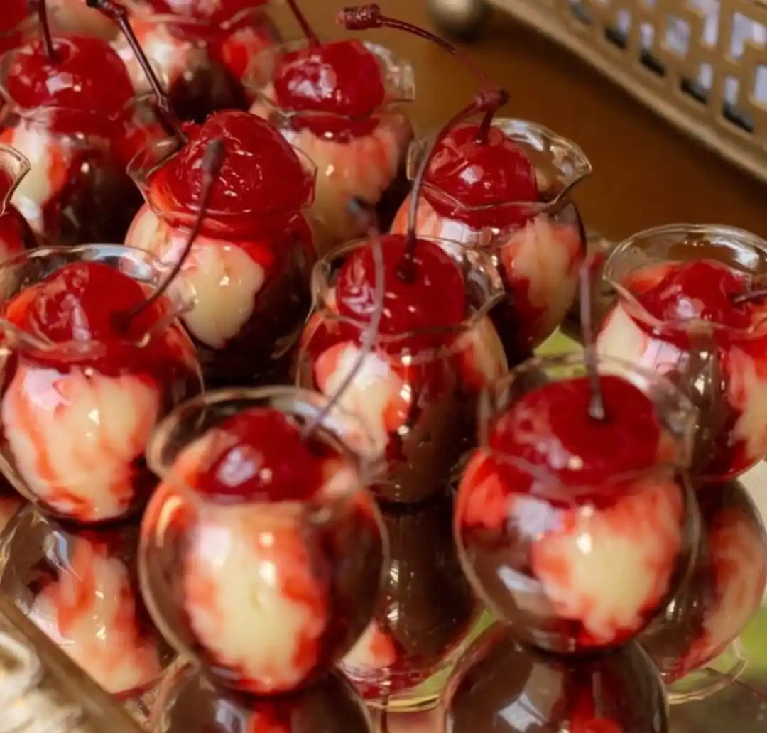 Petit Verri Floresta negra com cereja e calda